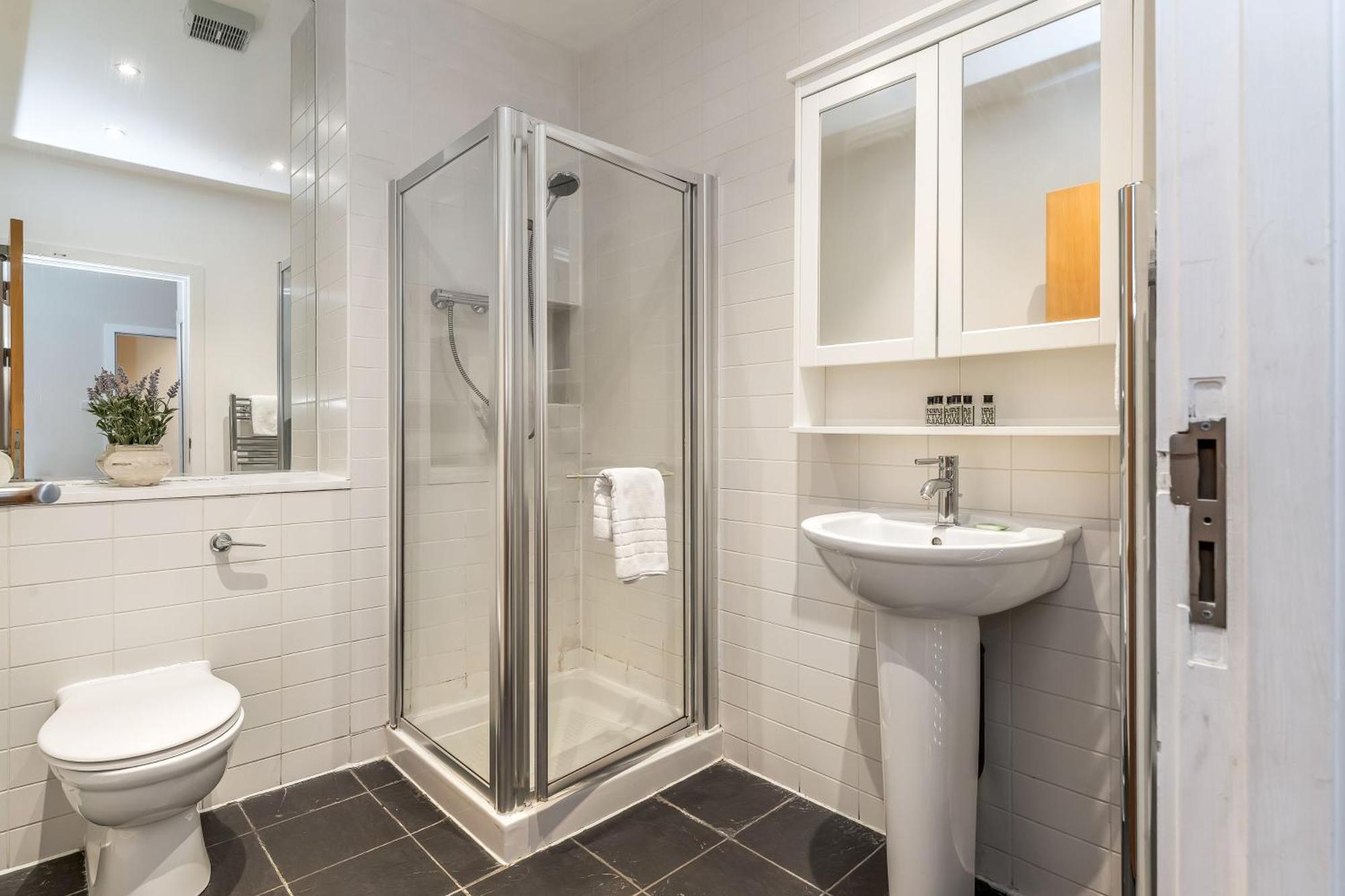 Beautiful Designer 2 Bed 2 Bath Old Town - Parking Edinburgh